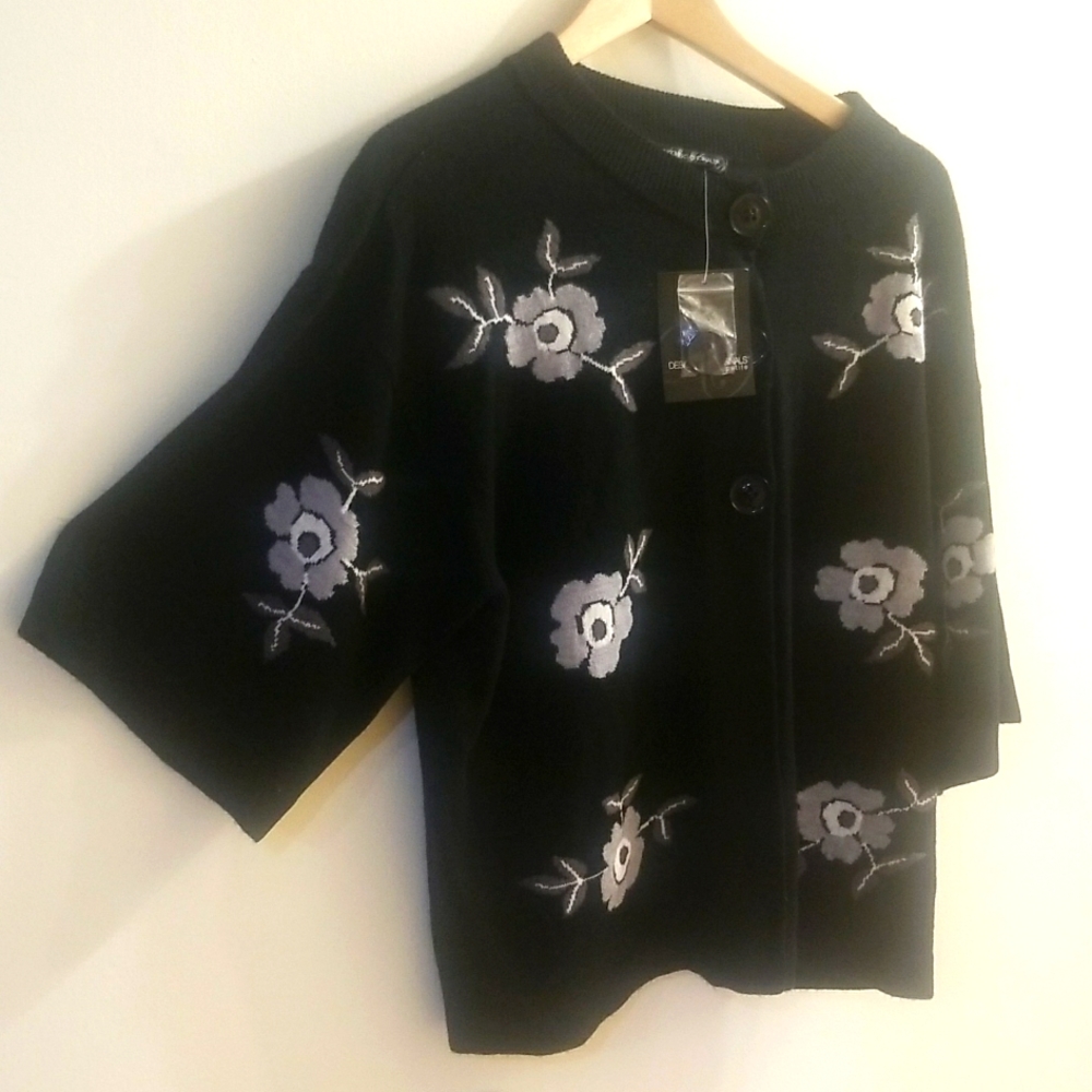 Design Originals 3 button sweater